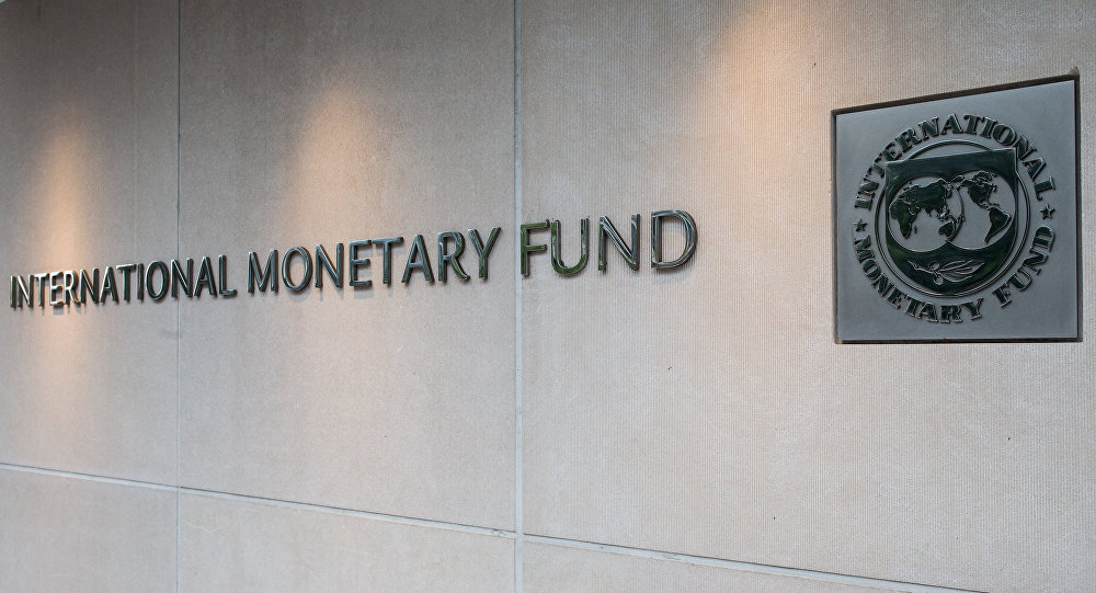 Вывеска на штаб-квартире МВФ в Вашингтоне