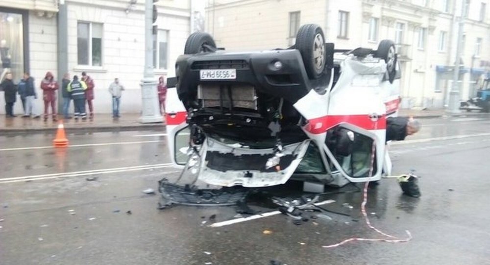 Ужасное ДТП в Минске: перевернулась машина скорой помощи с тяжелобольным