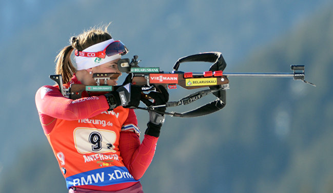 Белорусская биатлонистка Надежда Писарева на стойке в эстафетной гонке в итальянском Антхольце