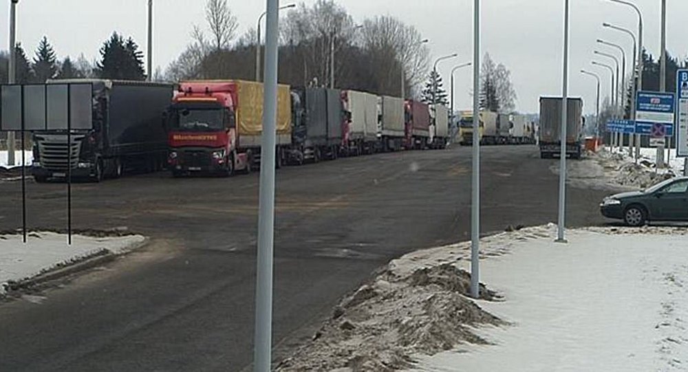 ГПК: на границе с Литвой и Латвией снова образуются очереди