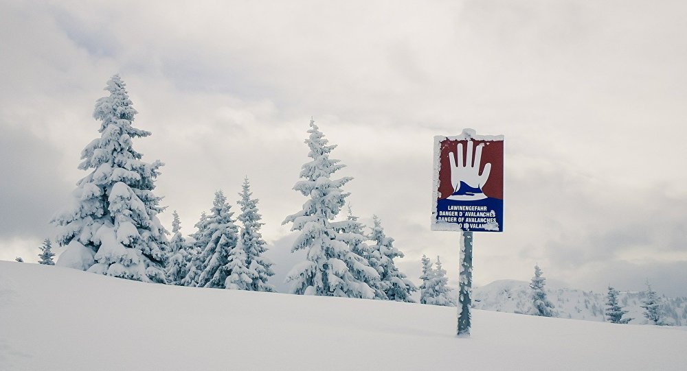 В Альпах лавина накрыла лыжников: есть жертвы