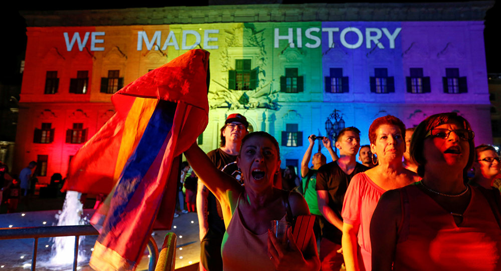 На Мальте легализовали однополые браки